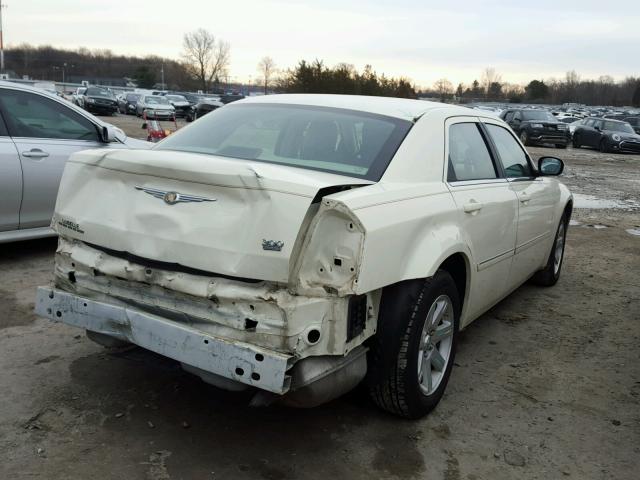 2C3KA53G37H613199 - 2007 CHRYSLER 300 TOURIN CREAM photo 4