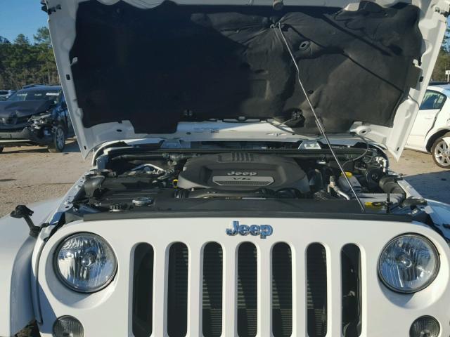 1C4BJWEG8FL558717 - 2015 JEEP WRANGLER U WHITE photo 7