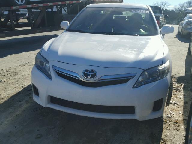 4T1BB3EK5BU139949 - 2011 TOYOTA CAMRY HYBR WHITE photo 2