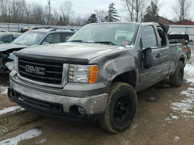 1GTEK19J38Z142397 - 2008 GMC SIERRA K15 GRAY photo 2