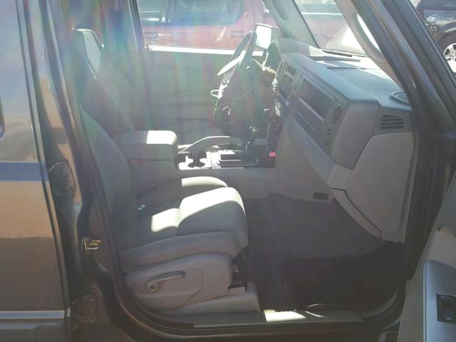 1J8HH48N26C221943 - 2006 JEEP COMMANDER CHARCOAL photo 5