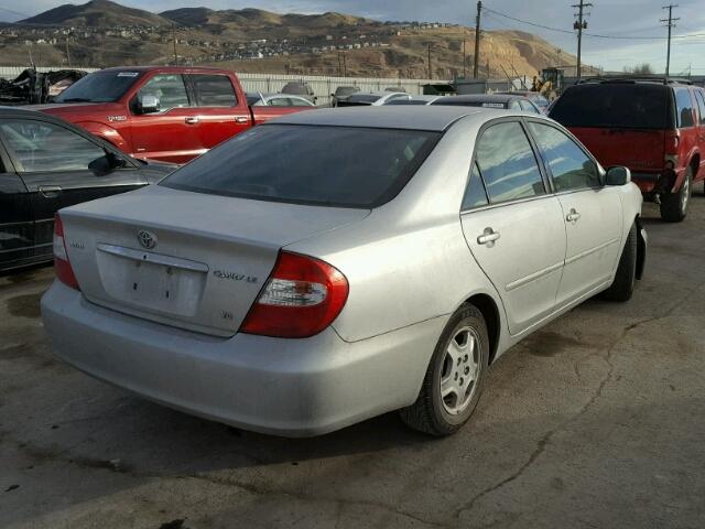 4T1BF32K92U528182 - 2002 TOYOTA CAMRY LE SILVER photo 4