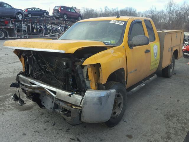 1GBHC29K97E572924 - 2007 CHEVROLET SILVERADO YELLOW photo 2