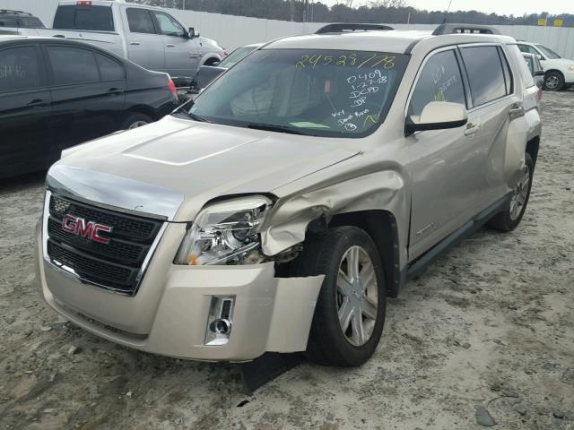 2CTALFEW7A6323017 - 2010 GMC TERRAIN SL GOLD photo 2