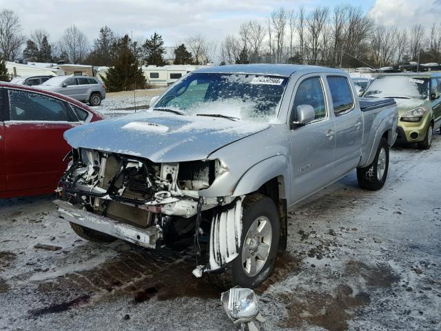 5TEMU52N88Z506392 - 2008 TOYOTA TACOMA DOU SILVER photo 2