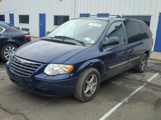 2C4GP54L15R508809 - 2005 CHRYSLER TOWN & COU BLUE photo 2