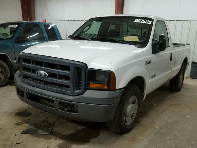 1FTSF20P86EC17565 - 2006 FORD F250 SUPER WHITE photo 2