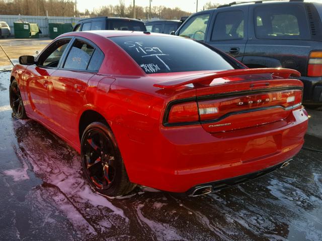 2C3CDXHGXDH588121 - 2013 DODGE CHARGER SX RED photo 3