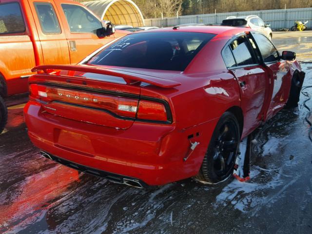 2C3CDXHGXDH588121 - 2013 DODGE CHARGER SX RED photo 4