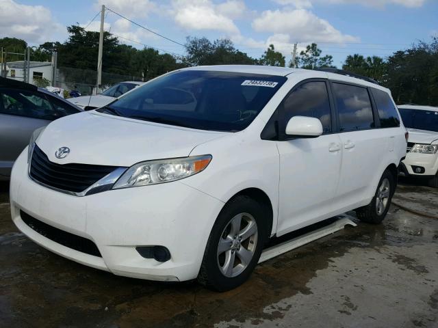 5TDKK3DC8BS159941 - 2011 TOYOTA SIENNA LE WHITE photo 2