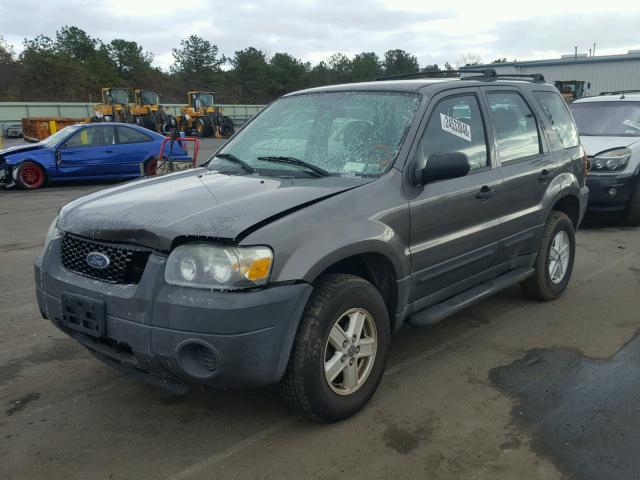 1FMYU92Z75DA09913 - 2005 FORD ESCAPE XLS GRAY photo 2