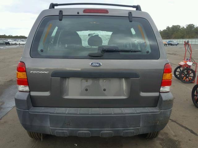 1FMYU92Z75DA09913 - 2005 FORD ESCAPE XLS GRAY photo 9