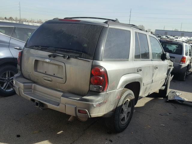 1GNDT13S452235578 - 2005 CHEVROLET TRAILBLAZE GRAY photo 4