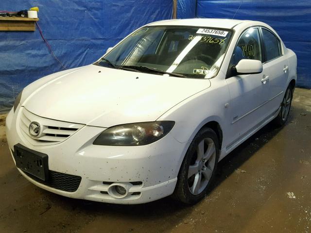 JM1BK123741156441 - 2004 MAZDA 3 S WHITE photo 2