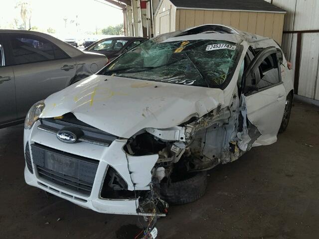 1FADP3K24DL178551 - 2013 FORD FOCUS SE WHITE photo 2