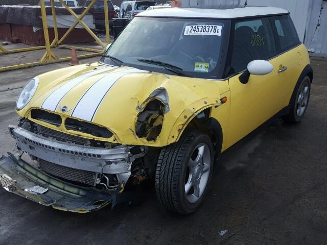 WMWRC33454TJ56471 - 2004 MINI COOPER YELLOW photo 2