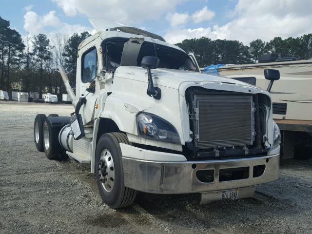 3AKJGED50GSHD8467 - 2016 FREIGHTLINER CASCADIA 1 WHITE photo 1