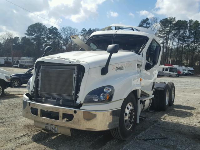 3AKJGED50GSHD8467 - 2016 FREIGHTLINER CASCADIA 1 WHITE photo 2