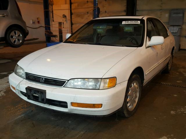 1HGCD5554VA196076 - 1997 HONDA ACCORD EX WHITE photo 2