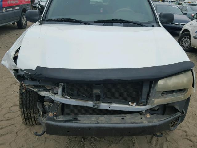 1GNDT13S222365600 - 2002 CHEVROLET TRAILBLAZE WHITE photo 7