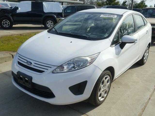 3FADP4AJ0BM135710 - 2011 FORD FIESTA S WHITE photo 2