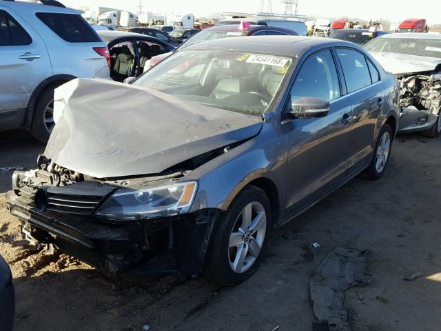 3VWLL7AJ0CM384414 - 2012 VOLKSWAGEN JETTA TDI GRAY photo 2