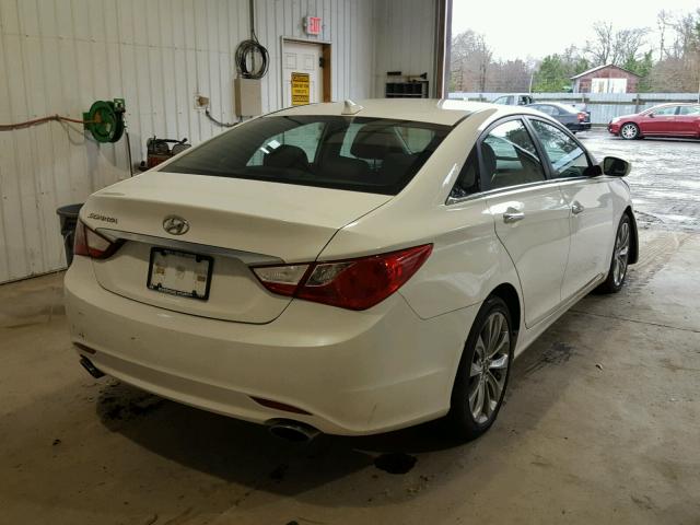 5NPEC4AC1BH099818 - 2011 HYUNDAI SONATA SE WHITE photo 4