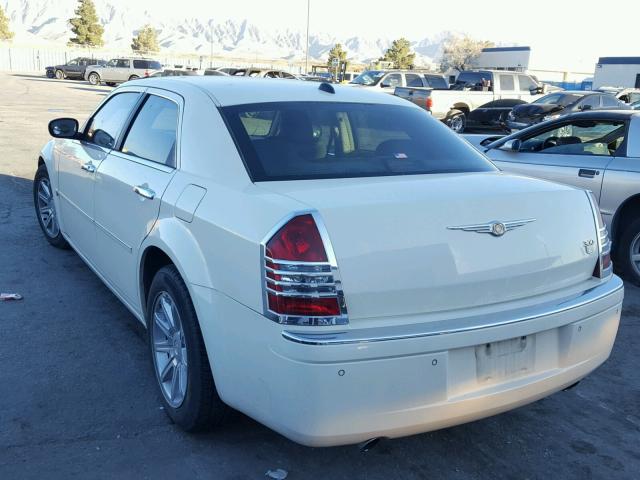 2C3AA63H75H668214 - 2005 CHRYSLER 300C WHITE photo 3