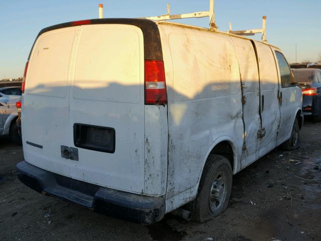 1GCGG25V571226744 - 2007 CHEVROLET EXPRESS G2 WHITE photo 4