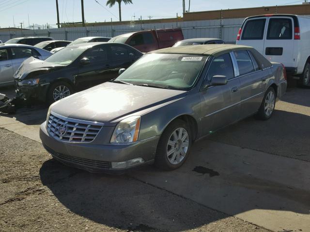 1G6KD57Y86U105119 - 2006 CADILLAC DTS BEIGE photo 2