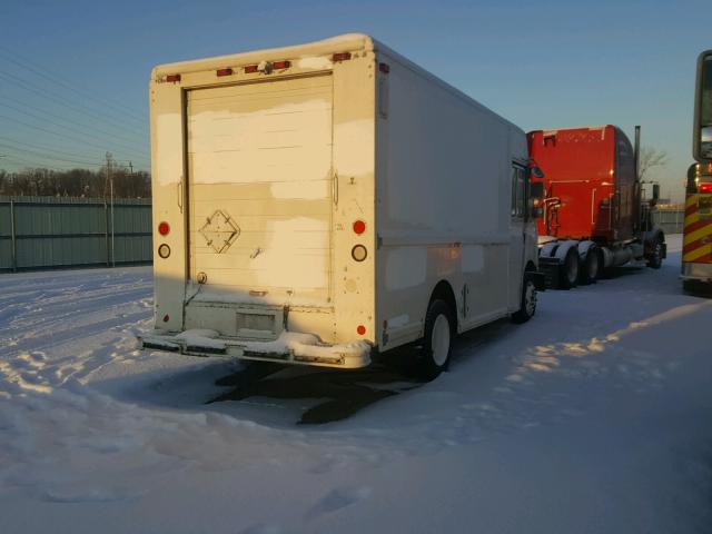 4UZACCCP45CN61146 - 2005 FREIGHTLINER CHASSIS M WHITE photo 4