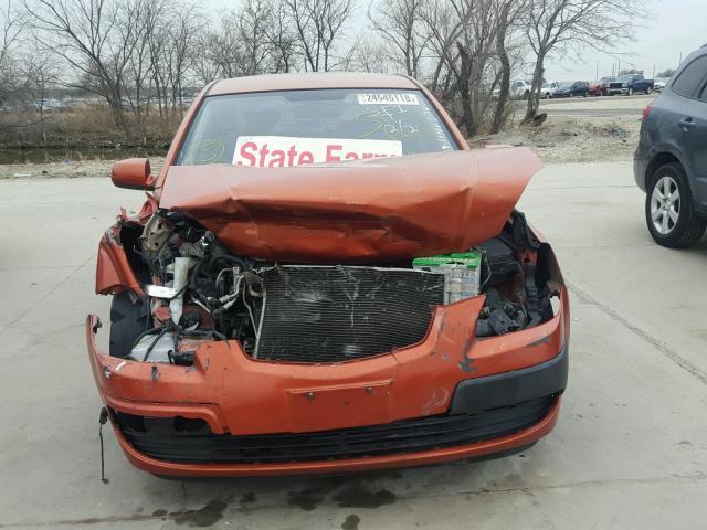 KNADE223696543348 - 2009 KIA RIO BASE ORANGE photo 9