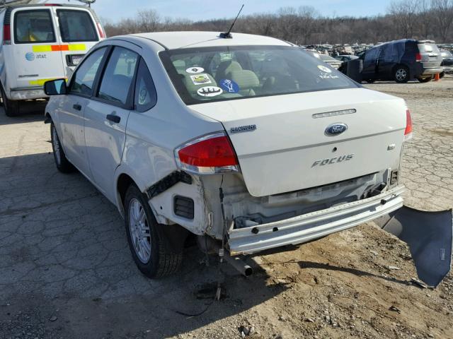 1FAHP35N49W199557 - 2009 FORD FOCUS SE WHITE photo 3