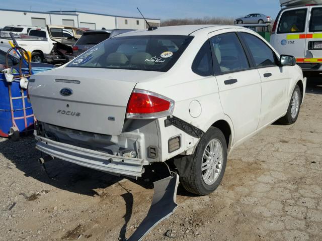 1FAHP35N49W199557 - 2009 FORD FOCUS SE WHITE photo 4