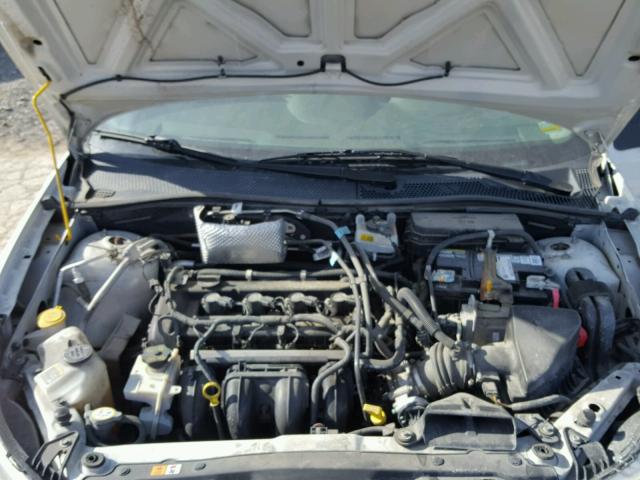 1FAHP35N49W199557 - 2009 FORD FOCUS SE WHITE photo 7