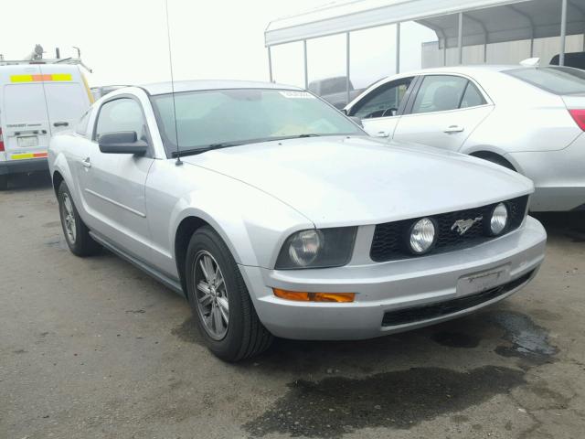 1ZVFT80N055155456 - 2005 FORD MUSTANG SILVER photo 1