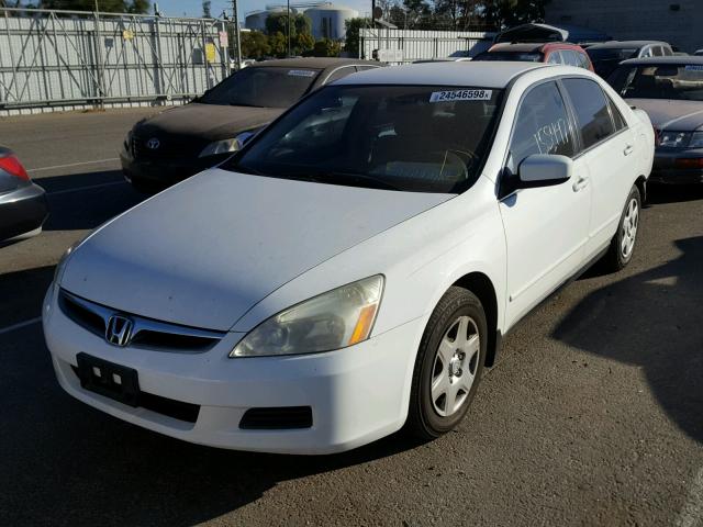 1HGCM56457A054618 - 2007 HONDA ACCORD LX WHITE photo 2