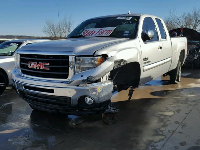 1GTSCVE04AZ246679 - 2010 GMC SIERRA C15 SILVER photo 2