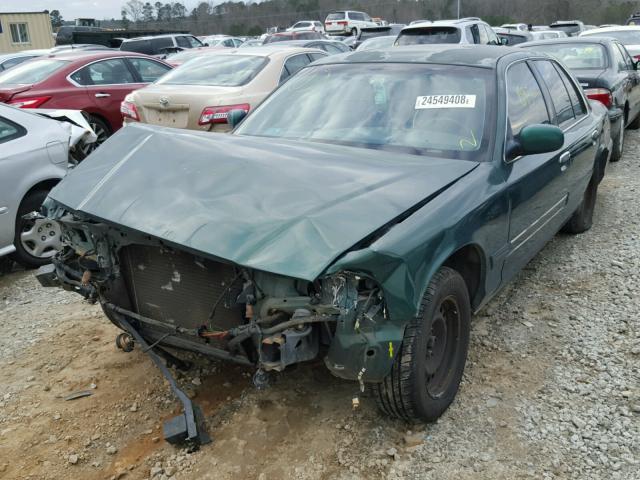 2FAFP73W7YX120718 - 2000 FORD CROWN VICT GREEN photo 2