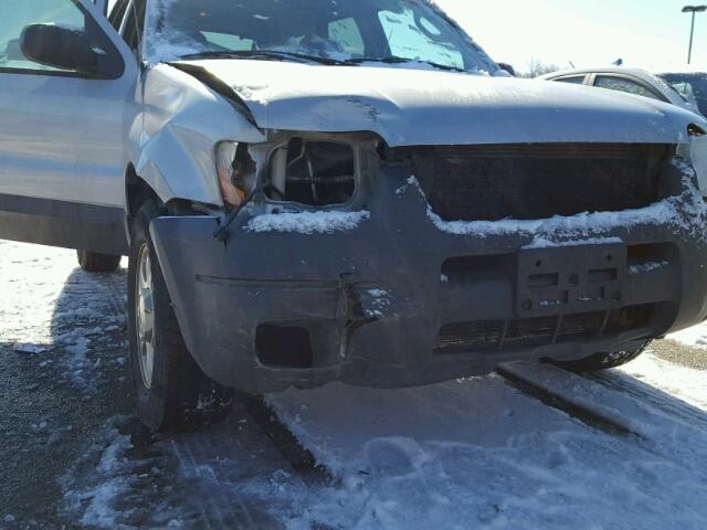 1FMYU03114KA71788 - 2004 FORD ESCAPE XLT SILVER photo 9