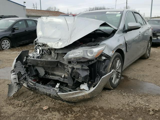 4T1BF1FK4GU575416 - 2016 TOYOTA CAMRY LE SILVER photo 2