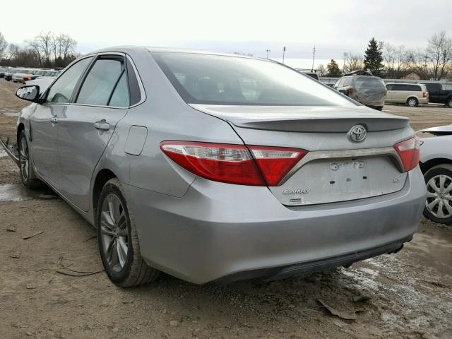 4T1BF1FK4GU575416 - 2016 TOYOTA CAMRY LE SILVER photo 3