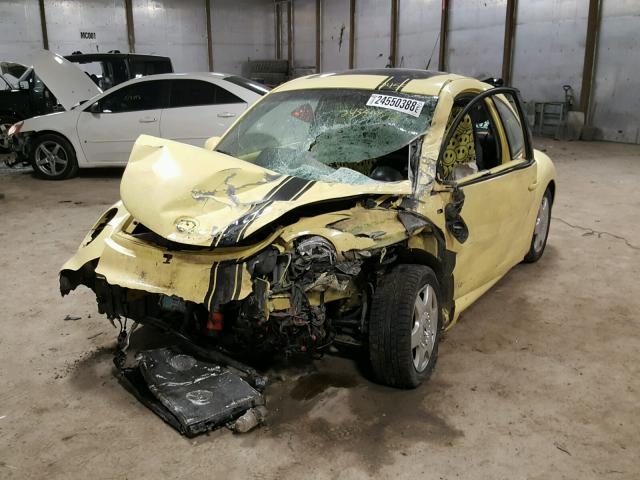 3VWCK21C91M465402 - 2001 VOLKSWAGEN NEW BEETLE YELLOW photo 2
