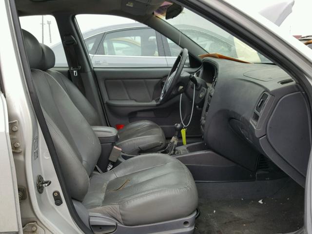 KMHDN46D64U754471 - 2004 HYUNDAI ELANTRA SILVER photo 5