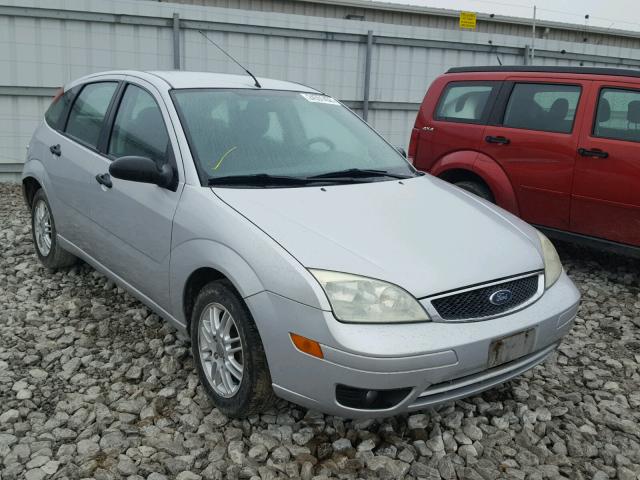 3FAHP37N35R106392 - 2005 FORD FOCUS ZX5 SILVER photo 1