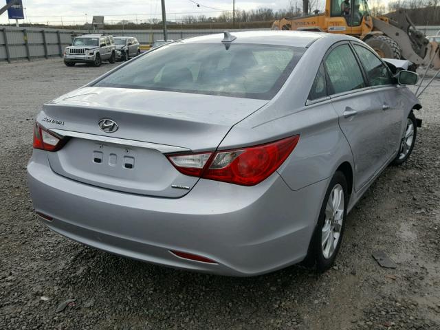 5NPEC4AC8BH151347 - 2011 HYUNDAI SONATA SE SILVER photo 4