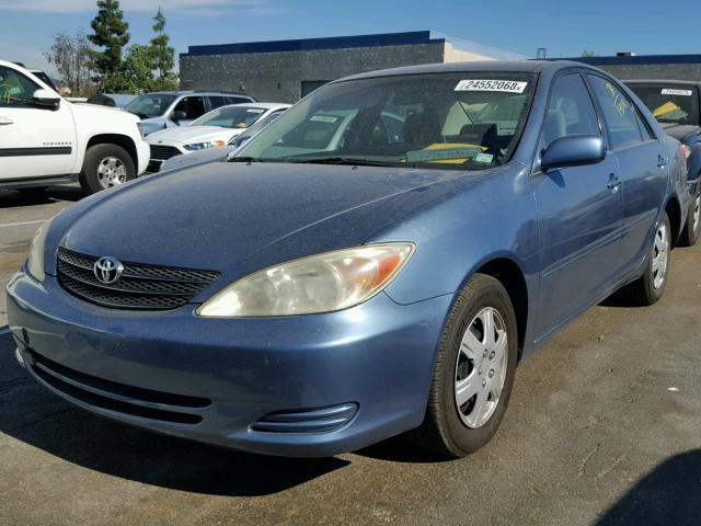 JTDBE32K930209610 - 2003 TOYOTA CAMRY LE BLUE photo 2