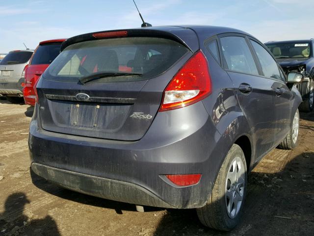 3FADP4EJ3DM193338 - 2013 FORD FIESTA SE GRAY photo 4