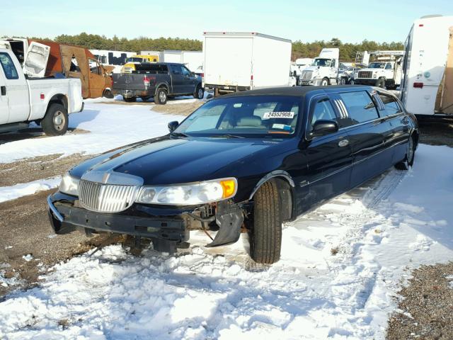 1L1FM81W9YY820040 - 2000 LINCOLN TOWN CAR E BLACK photo 2