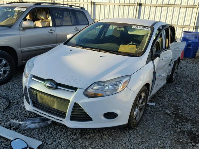 1FADP3F24DL340656 - 2013 FORD FOCUS SE WHITE photo 2